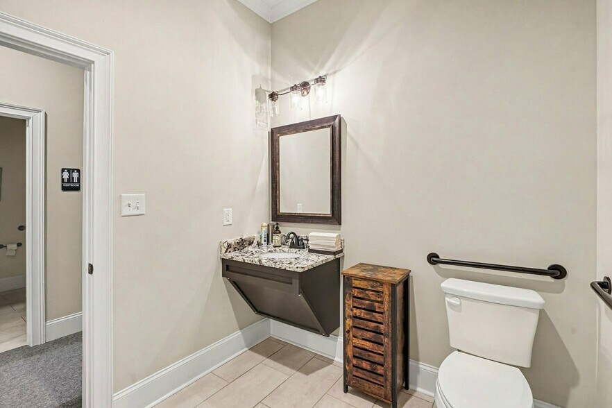 More Photos Of 132 Byrd Way, Warner Robins Office For Sale