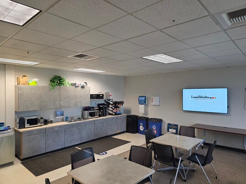 More Photos Of 1009 N Center Pky, Kennewick Office For Lease