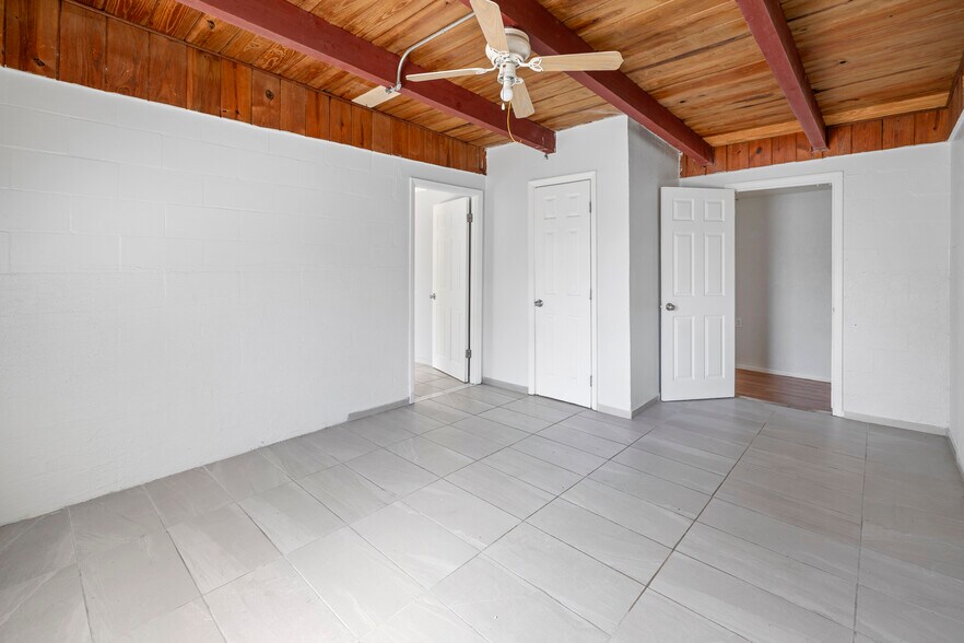 More Photos Of 11720 N 15th St, Tampa Apartments For Sale