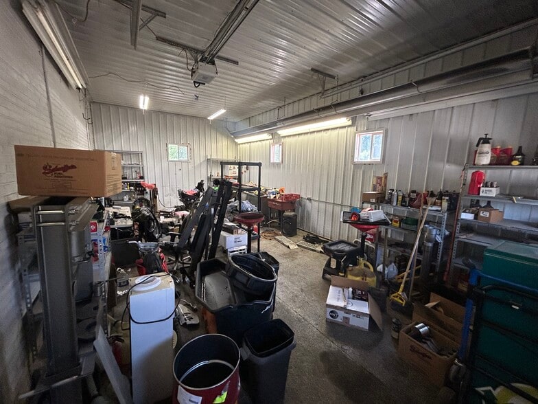 More Photos Of 301 S Chestnut St, Le Roy Auto Repair For Sale