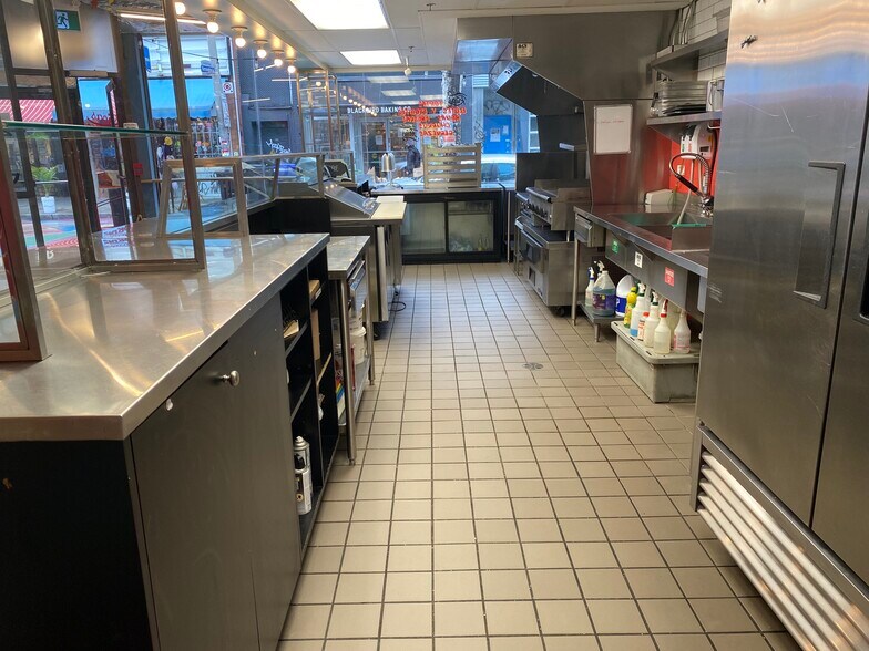 More Photos Of 181 Baldwin St, Toronto Storefront Retail Office For Lease