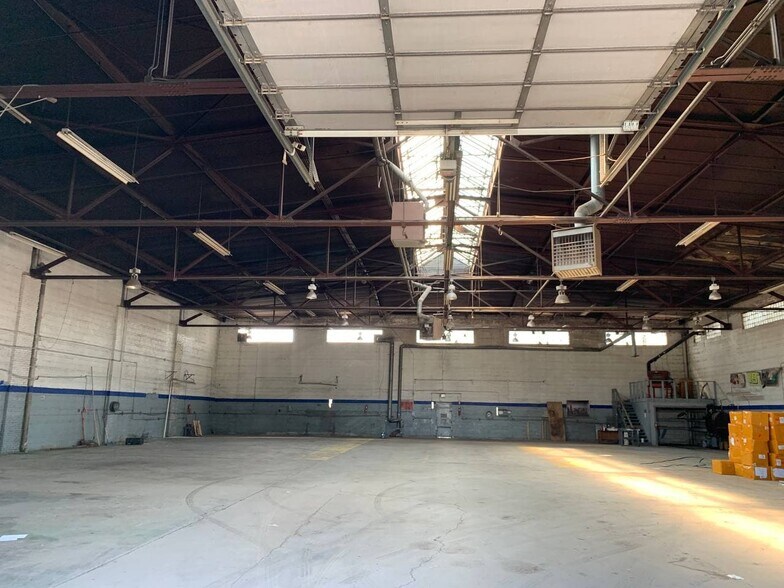 More Photos Of 2956 W 38th St, Chicago Manufacturing For Sale