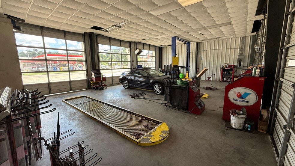 More Photos Of 3919 Highway 25, Montevallo Service For Sale