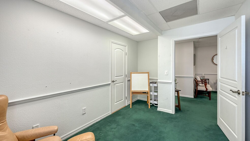 More Photos Of 1505 Tamiami Trl S, Venice Medical For Sale