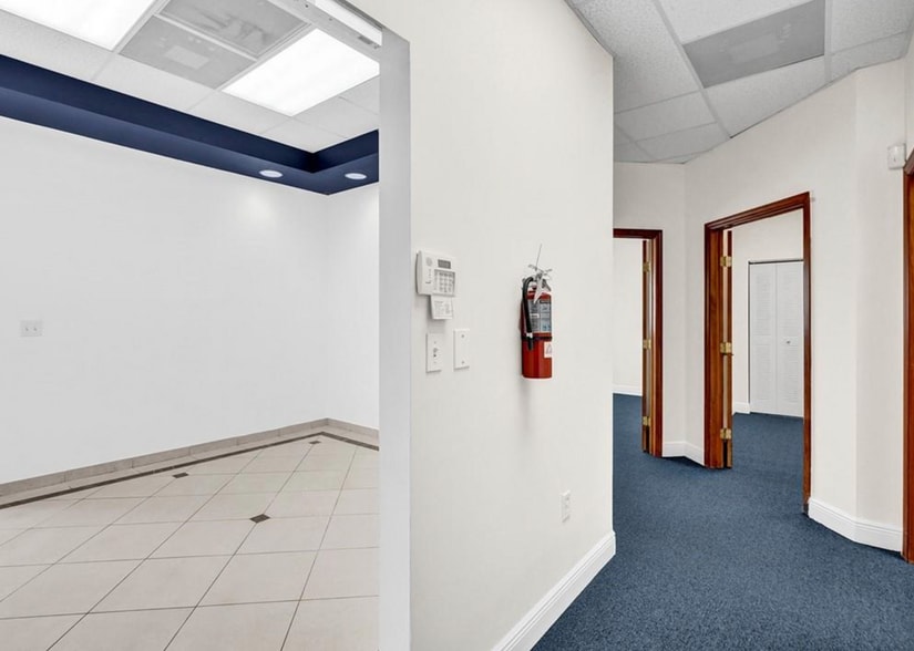 More Photos Of 8111-8119 NW 33rd St, Miami Warehouse For Sale