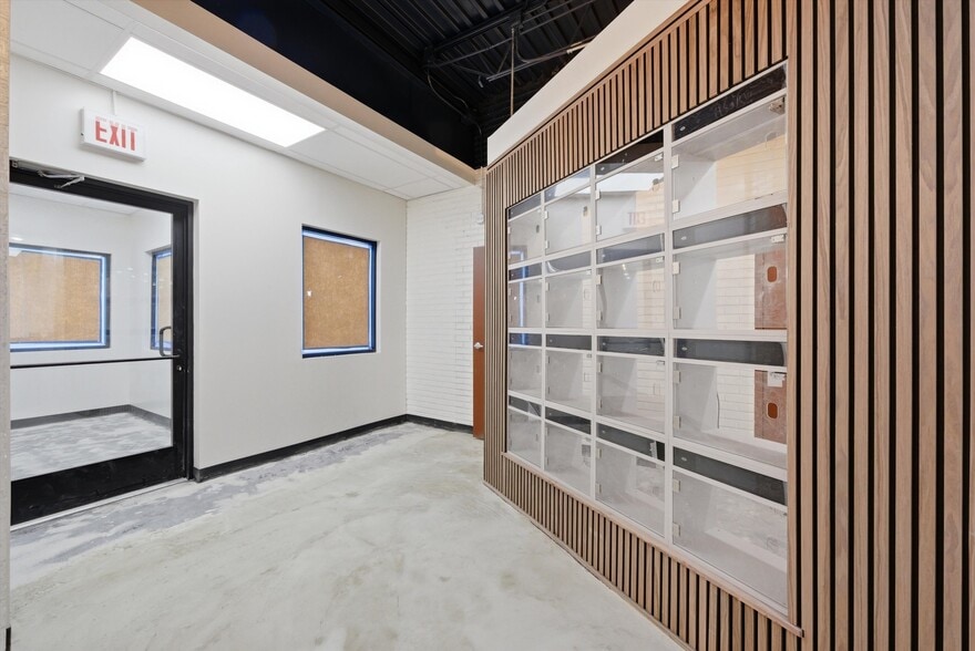 More Photos Of 2201 W Howard St, Chicago Restaurant For Lease