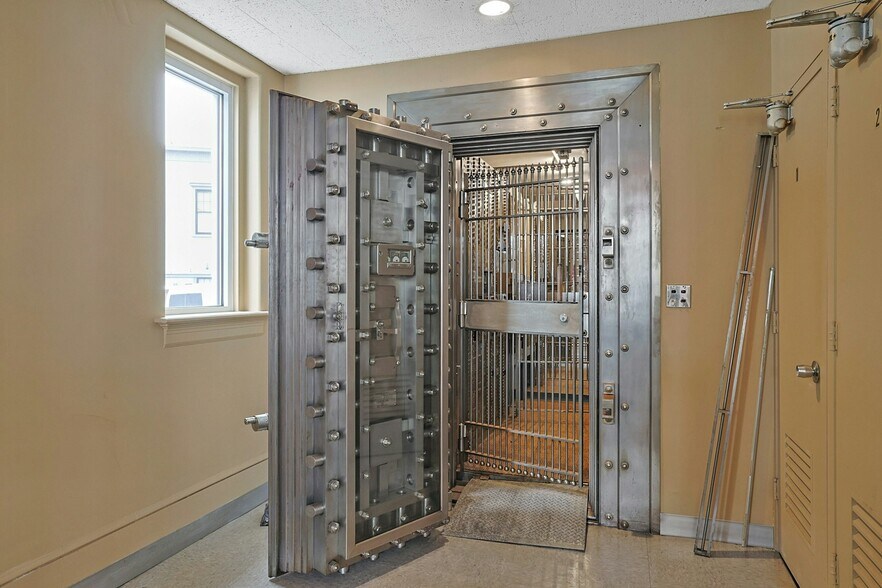 More Photos Of 637 Main St, Sparkill Bank For Lease