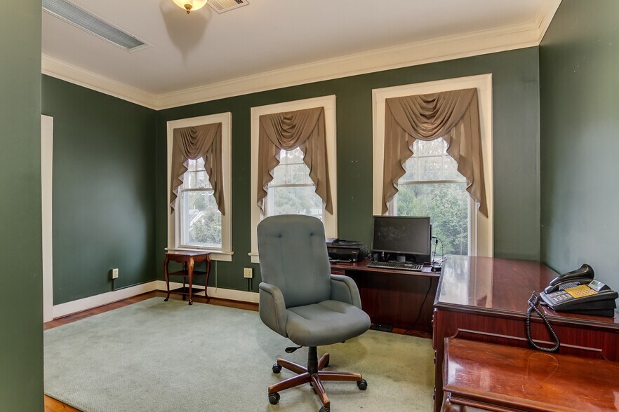 More Photos Of 2606 8th St, Tuscaloosa Office For Sale