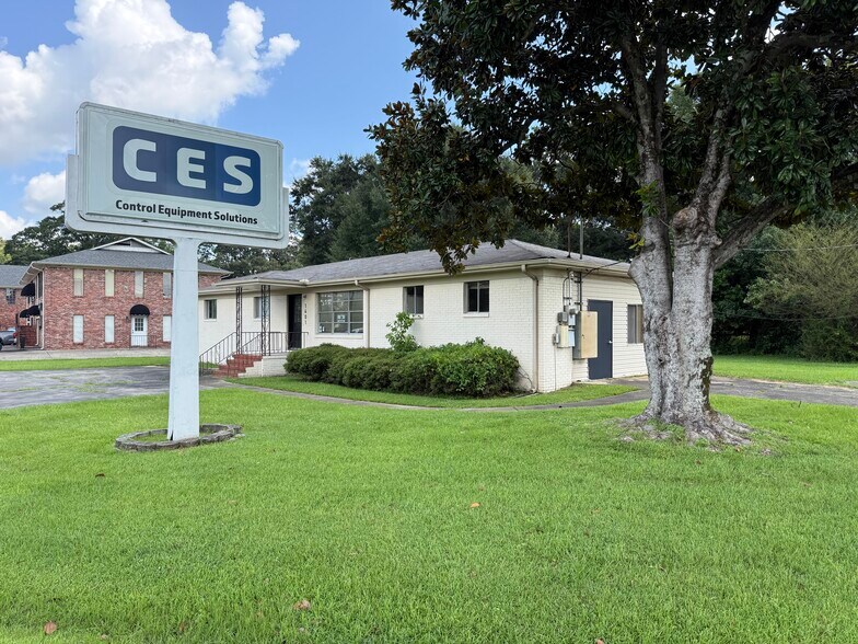 More Photos Of 1401 Thompson Cir, Gardendale Office For Sale