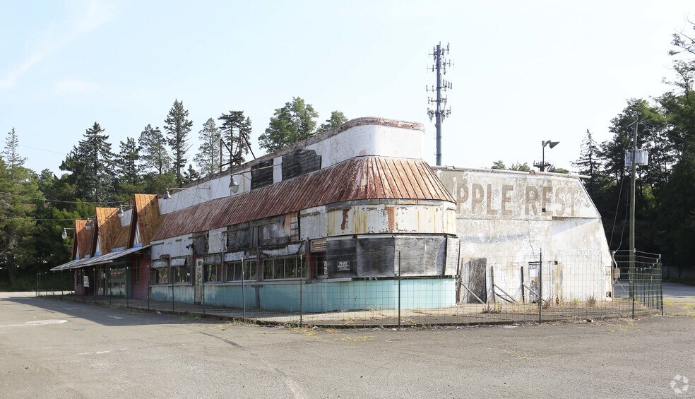 More Photos Of 974 Route 17, Southfields Restaurant For Sale