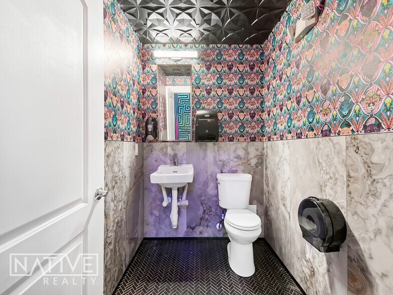 More Photos Of 535 NE 13th St, Fort Lauderdale Showroom For Lease