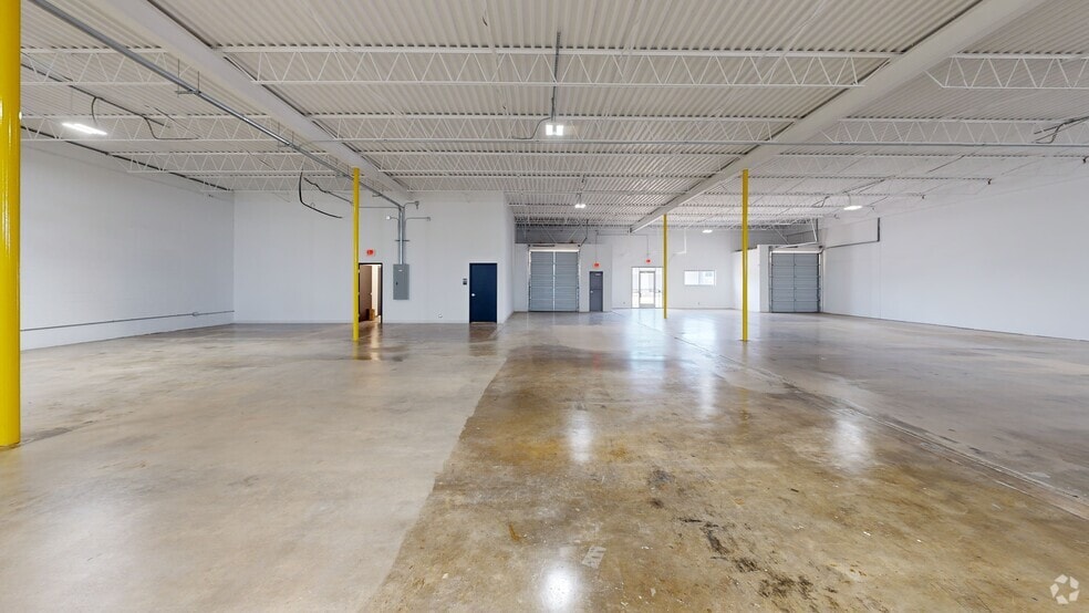 Primary Photo Of 2903-2919 Ladybird Ln, Dallas Unknown For Lease