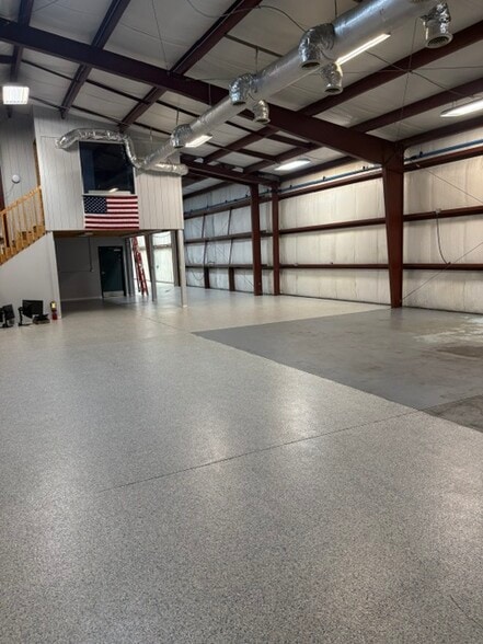 More Photos Of 16 Finch St, Hilton Head Warehouse For Lease