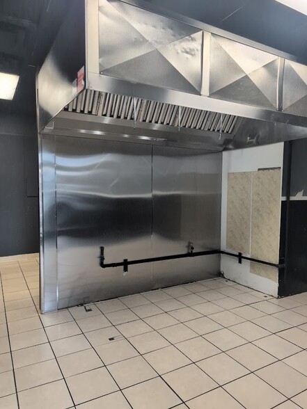 More Photos Of 45788 Woodward Ave, Pontiac Restaurant For Lease