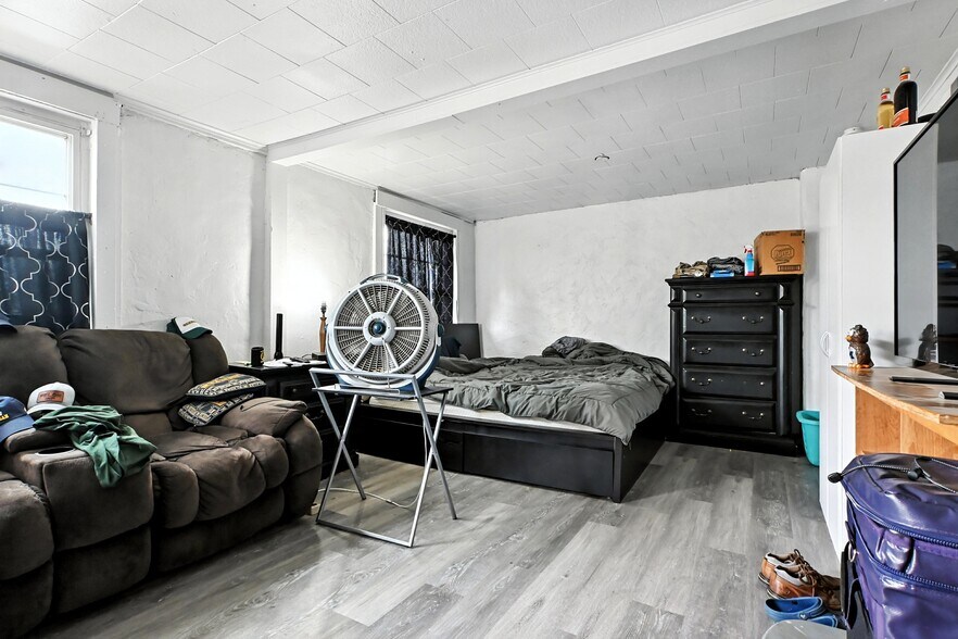 More Photos Of 110-114 W Grand River Ave, Webberville Storefront Retail Residential For Sale