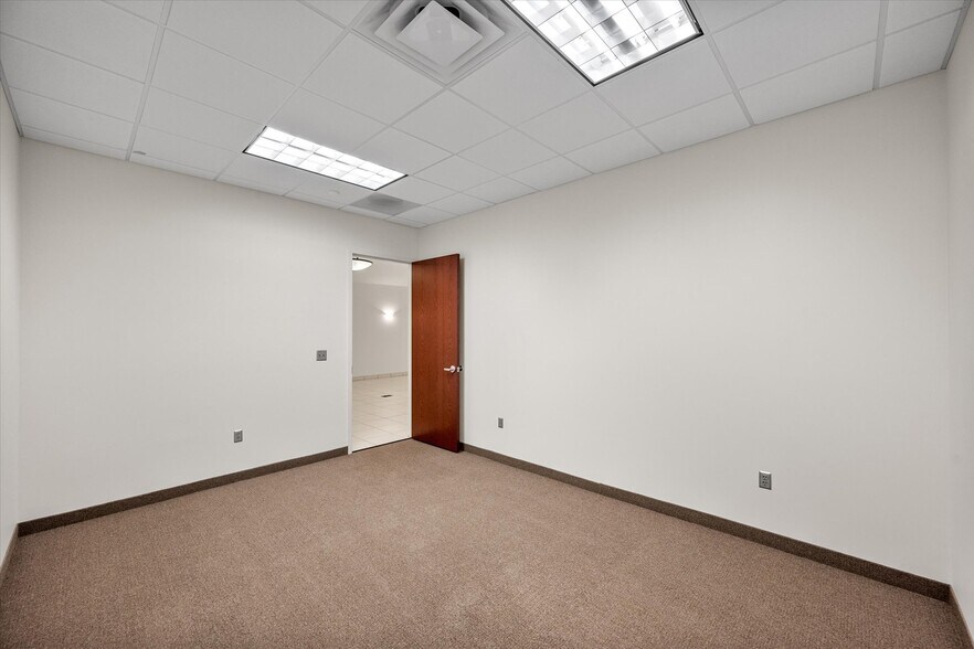 More Photos Of 820 Central Dr, Colleyville Office For Sale