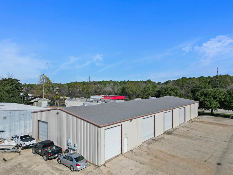 More Photos Of 1502 S Frazier St, Conroe Distribution For Lease