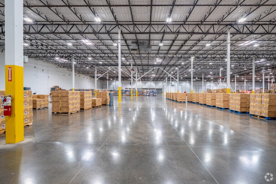 More Photos Of 12900 W Airport Blvd, Sugar Land Distribution For Lease