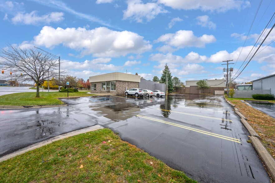 More Photos Of 1989 N Opdyke Rd, Auburn Hills Freestanding For Lease