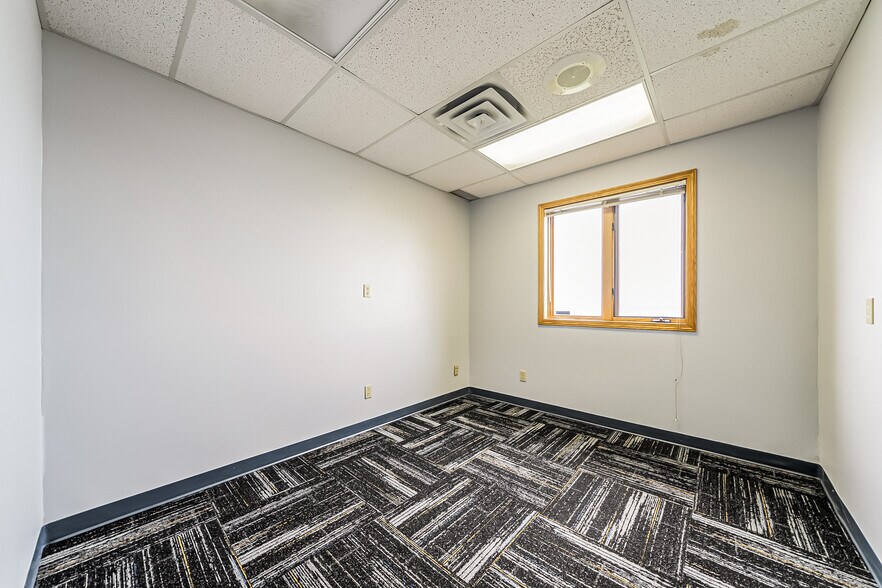 More Photos Of 4259 Lake Rd, Lorain Office For Sale