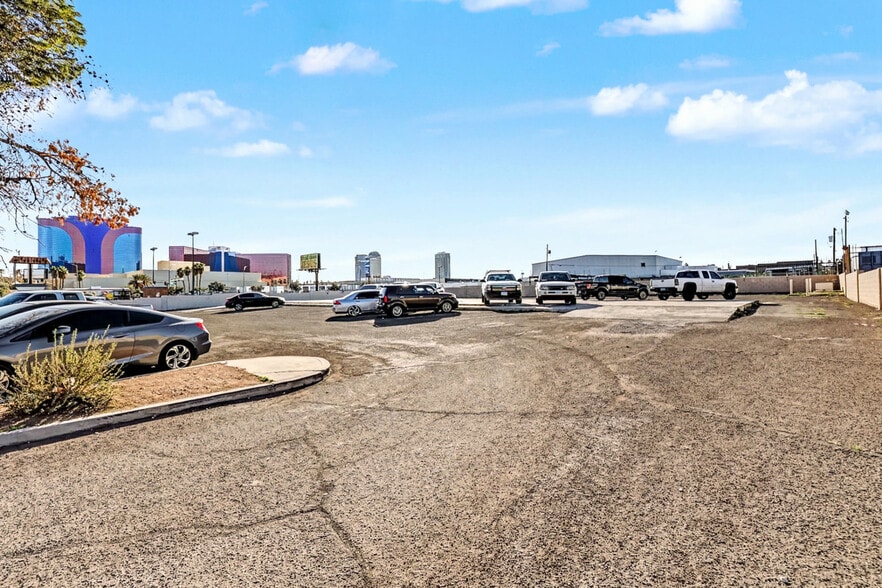 More Photos Of 3635 Polaris Ave, Las Vegas Industrial For Lease