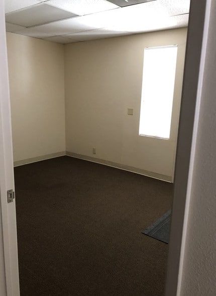 More Photos Of 81880 Dr Carreon Blvd, Indio Medical For Lease