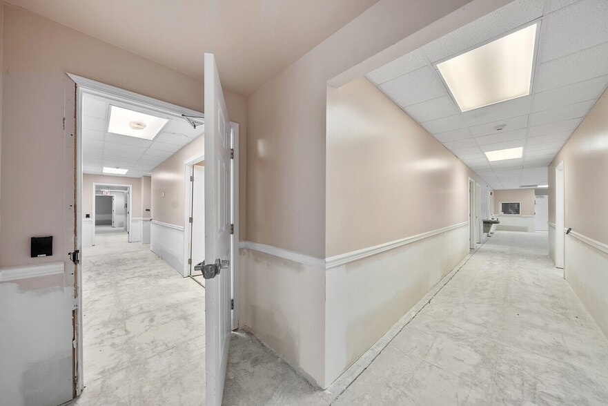 More Photos Of 230 N Tyndall Pky, Panama City Office For Lease