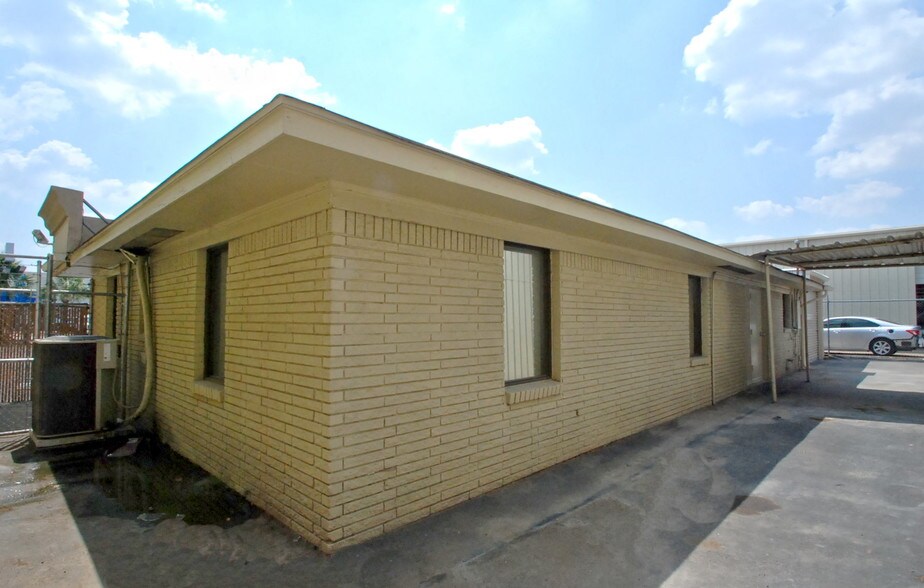 More Photos Of 5638 Star Ln, Houston Auto Dealership For Lease