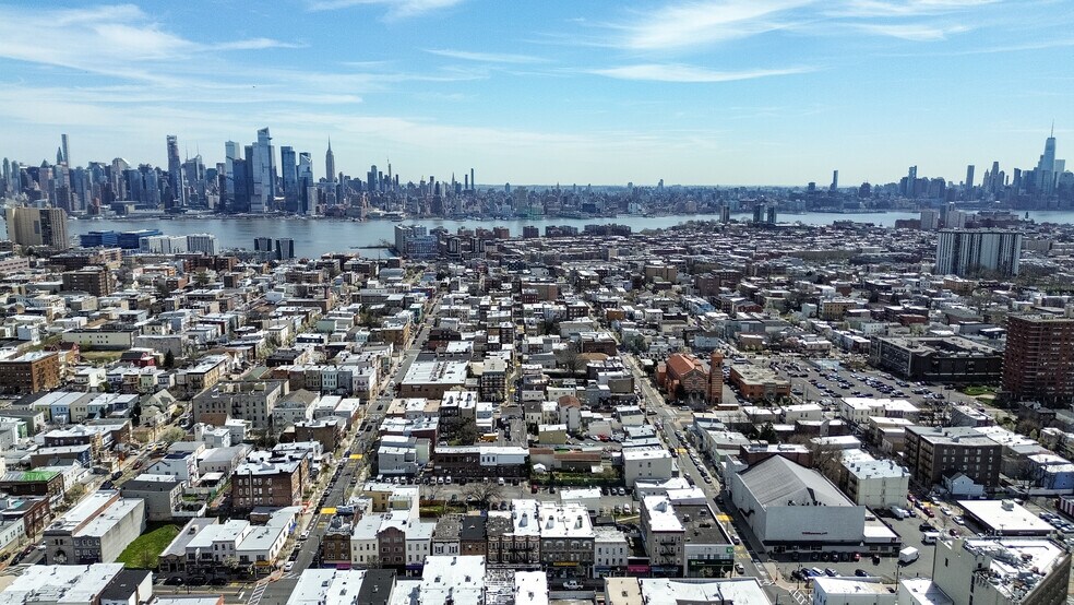 More Photos Of 814-816 Summit Ave, Union City Apartments For Sale