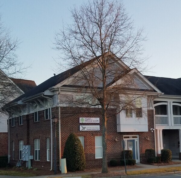 More Photos Of 705-711 Peninsula Dr, Davidson Office For Lease