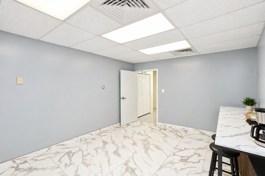 More Photos Of 21 Mainline Dr, Westfield Warehouse For Sale