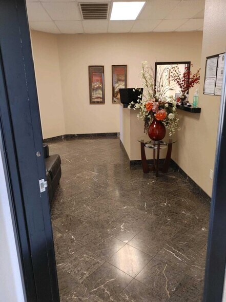 More Photos Of 8867 W Flamingo Rd, Las Vegas Office For Sale