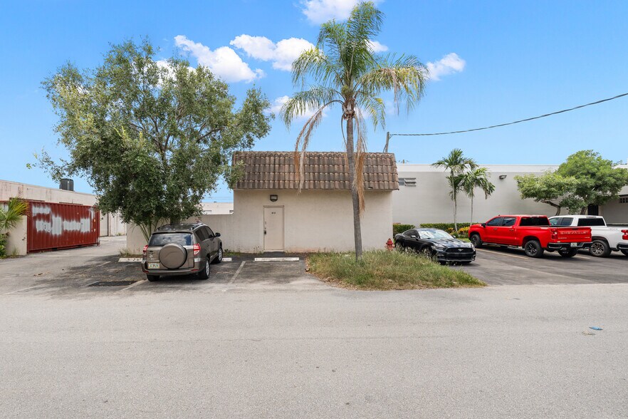 Primary Photo Of 802 NW 57th Ct, Fort Lauderdale Warehouse For Lease