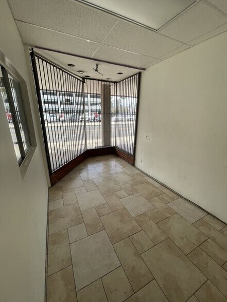 More Photos Of 6450 Bellingham Ave, North Hollywood Storefront Retail Office For Lease