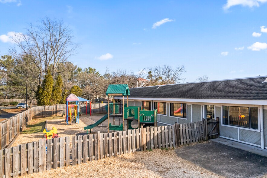 More Photos Of 211 Edds Ln, Sterling Schools For Lease