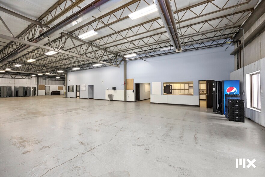 More Photos Of 21685 Northland Dr, Paris Distribution For Sale