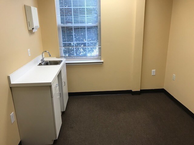 More Photos Of 23 State Route 31 N, Pennington Office For Lease