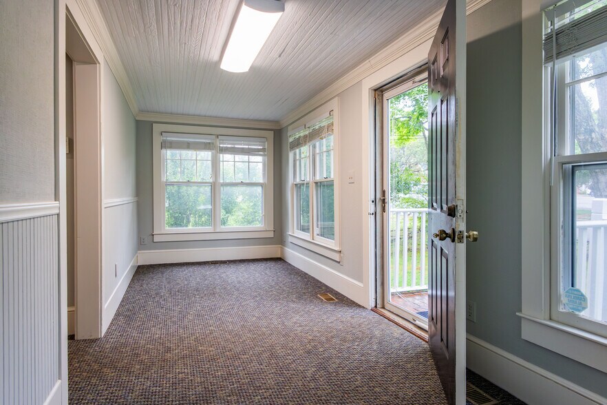 More Photos Of 3562 Spangenberg Ave, Clemmons Office For Lease