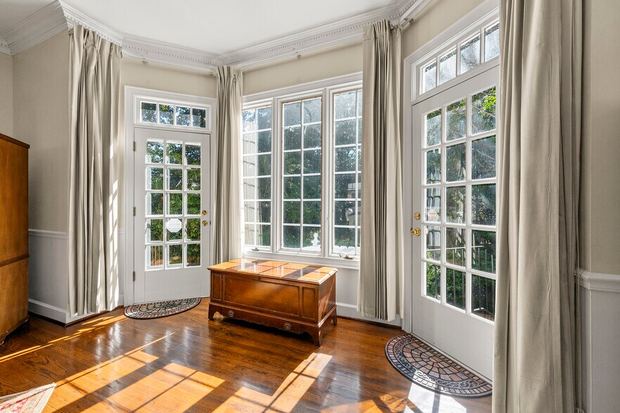 More Photos Of 132 E College St, Griffin Hospitality For Sale