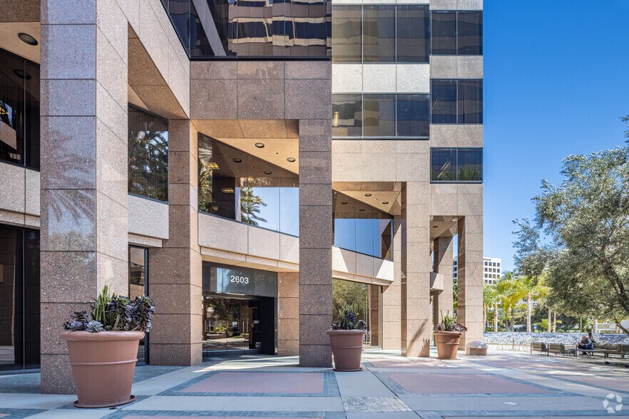 More Photos Of 2601-2603 Main St, Irvine Unknown For Lease