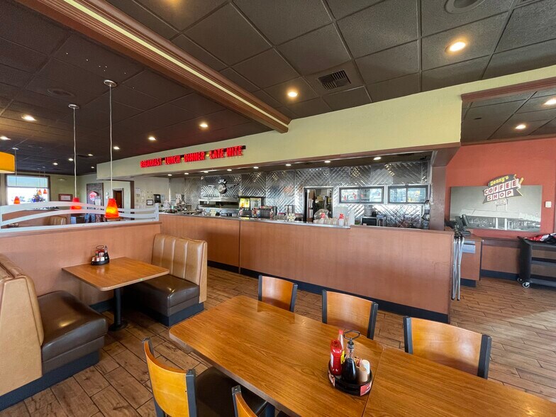 More Photos Of 6887 E Front St, Kansas City Fast Food For Sale