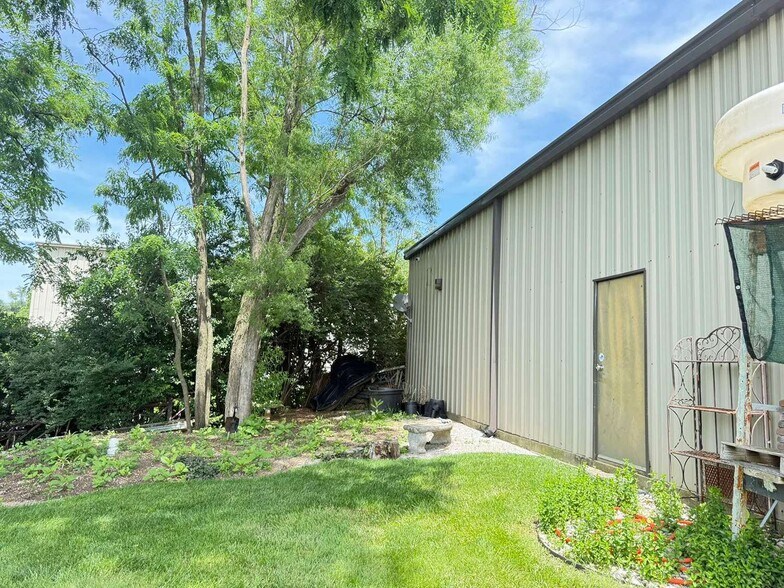 More Photos Of 129 Macarthur Ct, Nicholasville Warehouse For Sale