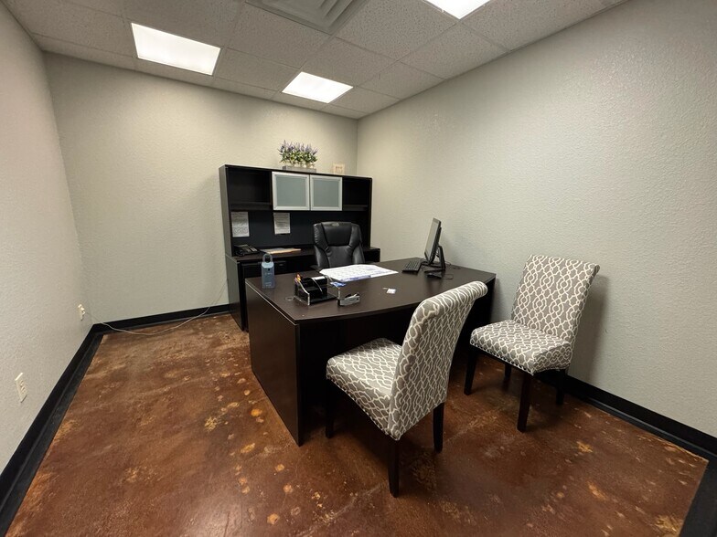 More Photos Of 2303 S Danville Dr, Abilene Office For Lease