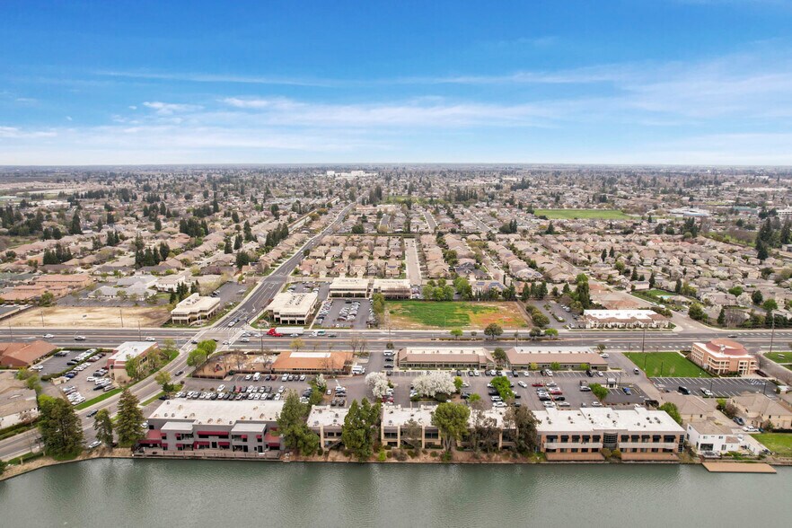 More Photos Of 1820 W Kettleman Ln, Lodi Office For Sale