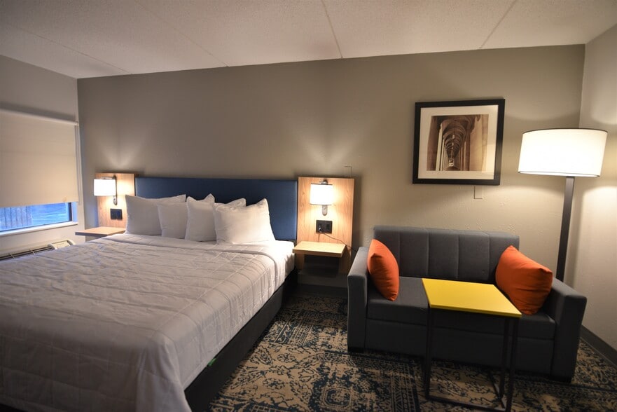 More Photos Of 419 Suedberg Rd, Pine Grove Hotel For Sale