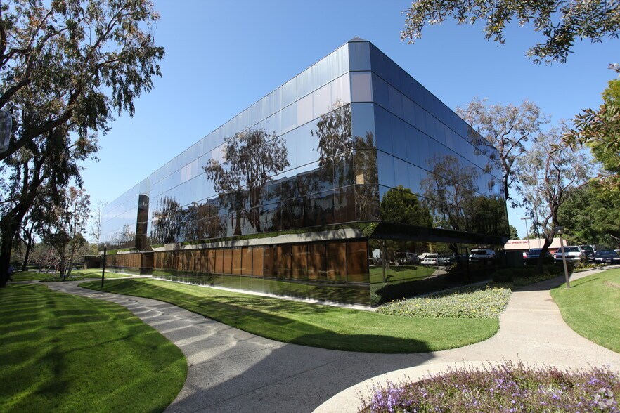 More Photos Of 1000 S Hill Rd, Ventura Medical For Lease