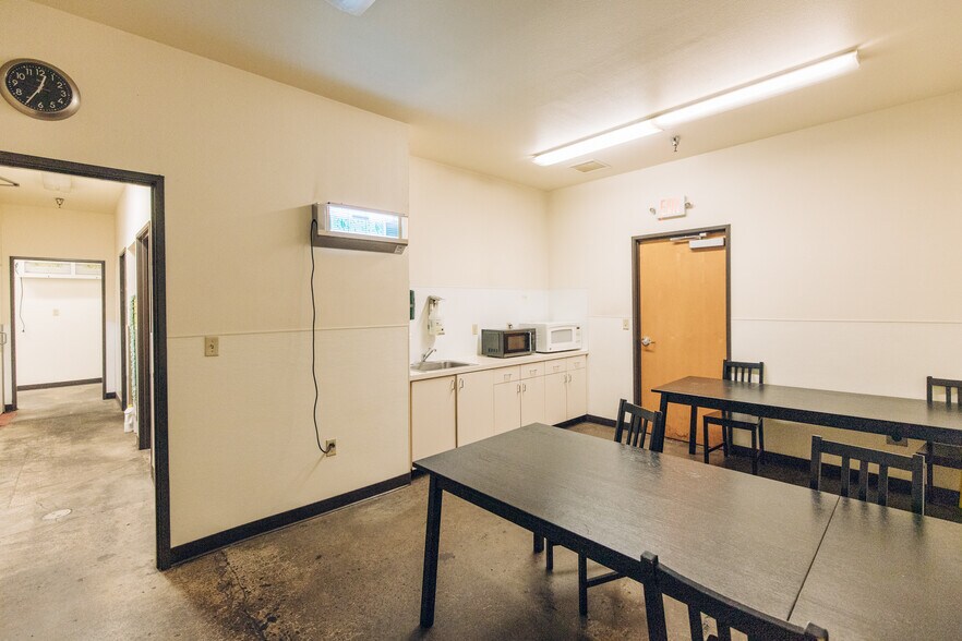 More Photos Of 2331 NW 23rd Ave, Portland Warehouse For Sale