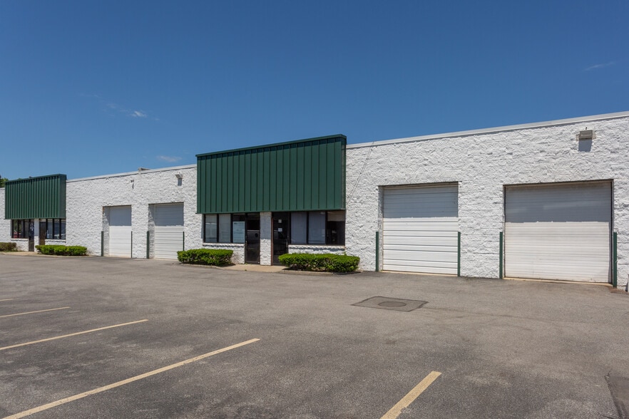 More Photos Of 51-71 Windsor Pl, Central Islip Warehouse For Lease