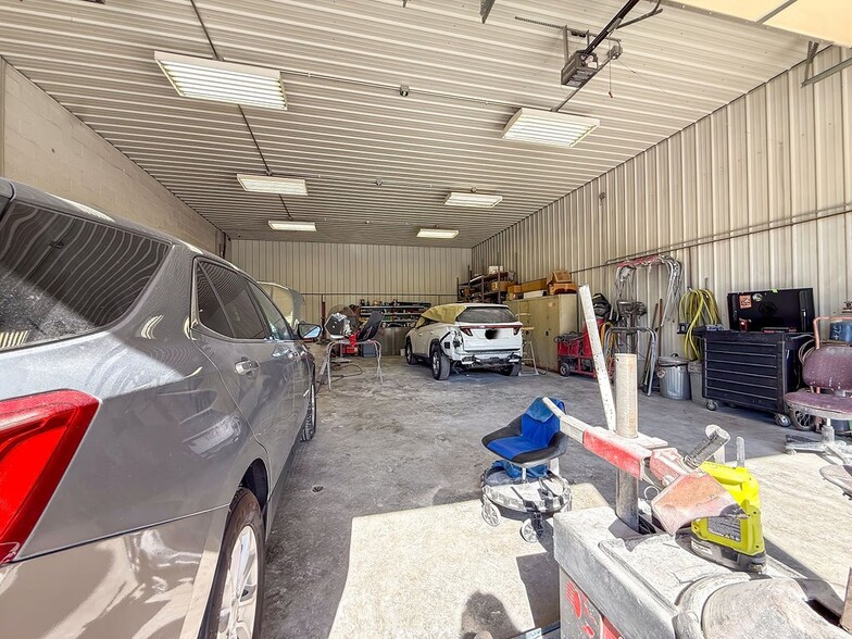 More Photos Of 888 Commercial Blvd, Herculaneum Warehouse For Sale