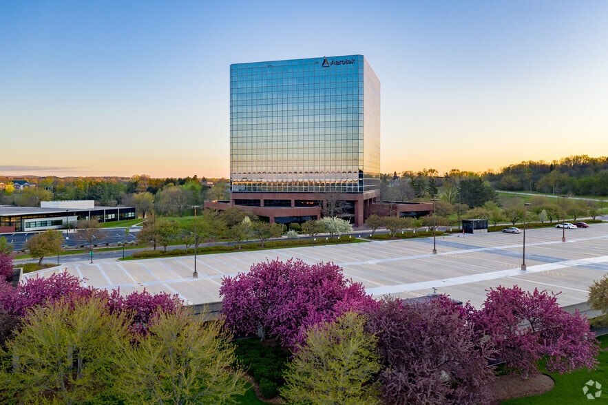 More Photos Of 10850 W Park Pl, Milwaukee Office For Lease